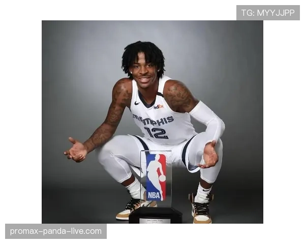 刷到贾·莫兰特的生活照，赛场像大片男主，家里像学生宿舍，差距看得我尴尬笑